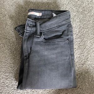 Women’s Levi’s jeans